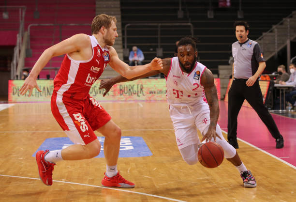 这使她在比 这使她在比