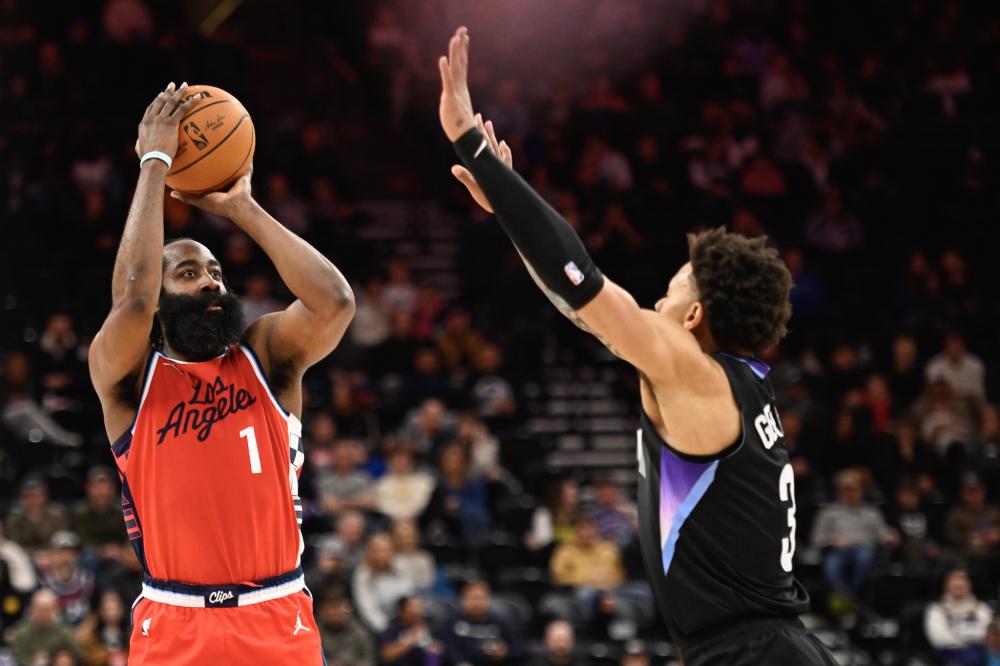 经让人侧目 经让人侧目